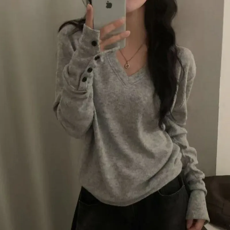 Модный осенний мягкий универсальный трикотажный топ с разрезами, для ношения как нижнее или верхнее белье, из полиэфирного волокна, женский пуловер
Модный осенний мягкий универсальный трикотажный топ с разрезами, для ношения как нижнее или верхнее белье, из полиэфирного волокна, женский пуловер