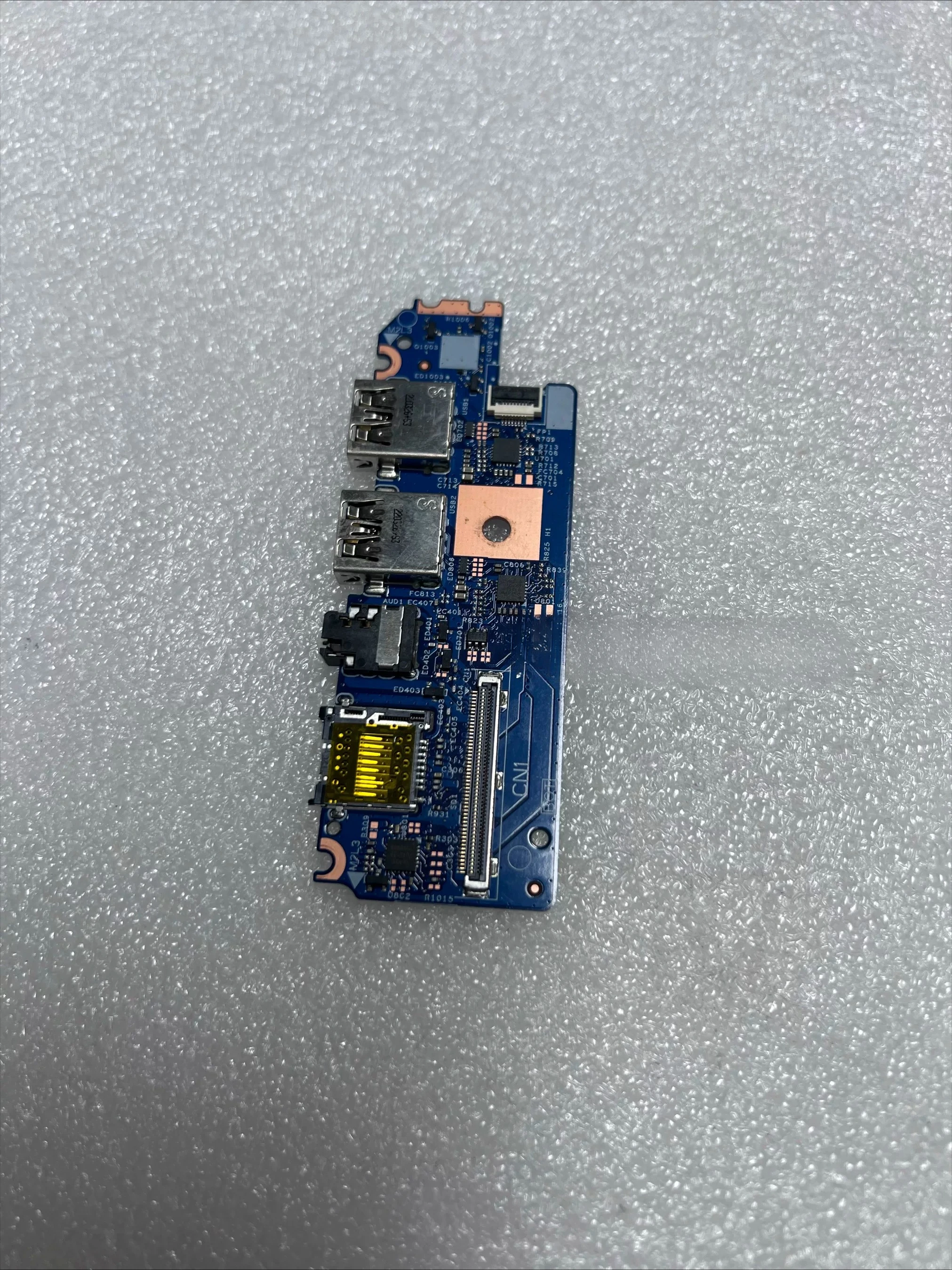 For Dell New Original Latitude 3330 2-in-1 USB Small Board Audio Small Board 0VTFX1 for Notebook Repair
For Dell New Original Latitude 3330 2-in-1 USB Small Board Audio Small Board 0VTFX1 for Notebook Repair