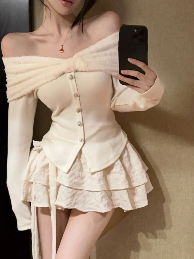 Sweet And Spicy Pure Desire Style One Shoulder Long Sleeve Knot Puffy Skirt Autumn Winter Set Slimming Effect Casua...
Sweet And Spicy Pure Desire Style One Shoulder Long Sleeve Knot Puffy Skirt Autumn Winter Set Slimming Effect Casua...