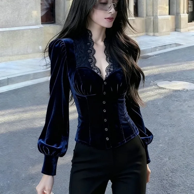 New Luxury Fashion Velvet Blouse Women Autumn High End Elegant Slim Lace Patchwork V-neck Lantern Long Sleeve Office Lady Top
New Luxury Fashion Velvet Blouse Women Autumn High End Elegant Slim Lace Patchwork V-neck Lantern Long Sleeve Office Lady Top