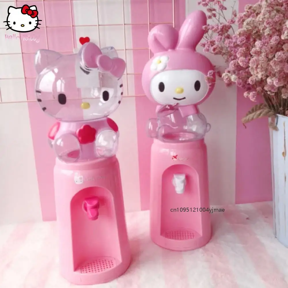 Sanrio Hello Kitty Melody Kawaii детский настольный диспенсер для воды для девочек, летнее общежитие, офисная бутылка для сока, подарок, мини-мультфильм
Sanrio Hello Kitty Melody Kawaii детский настольный диспенсер для воды для девочек, летнее общежитие, офисная бутылка для сока, подарок, мини-мультфильм