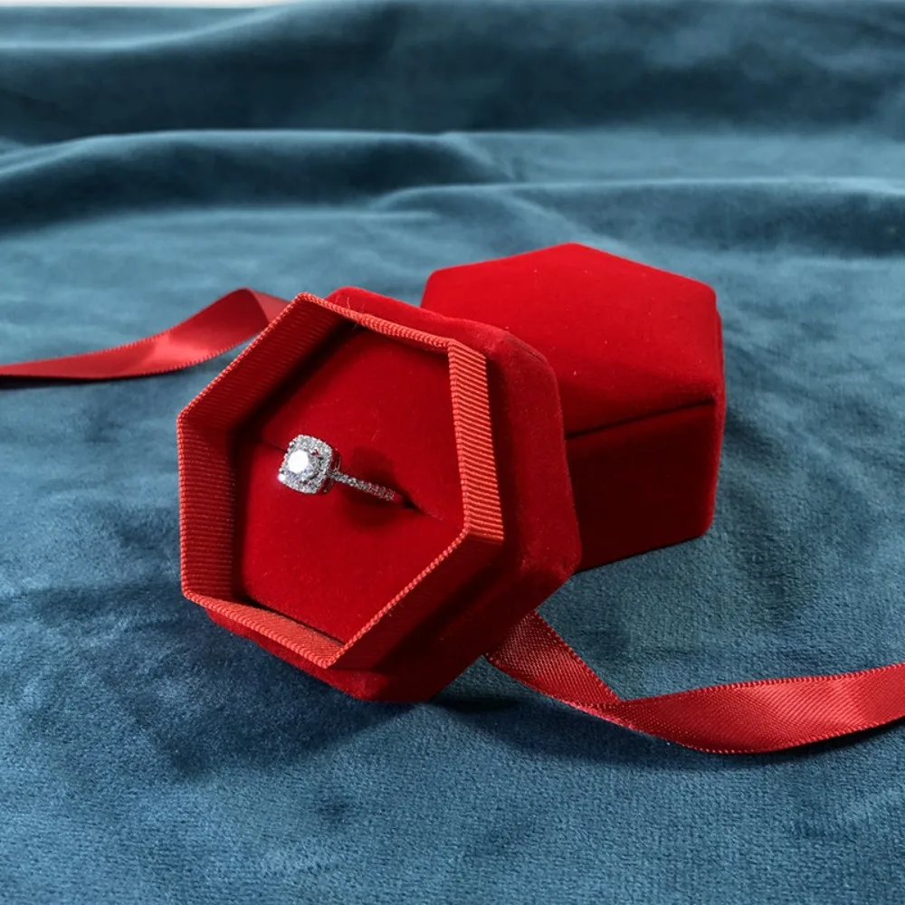 Velvet Flocking Ring Box Three-dimensional Ribbon Ring Display Case Earring Storage Solid Color Hexagonal Jewelry Box Spouse
Velvet Flocking Ring Box Three-dimensional Ribbon Ring Display Case Earring Storage Solid Color Hexagonal Jewelry Box Spouse