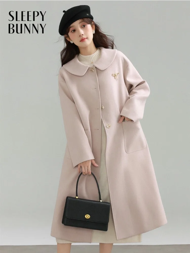 Милое шерстяное пальто с бантом и воротником, женское свободное теплое зимнее пальто, мягкая уютная верхняя одежда большого размера для милых повседневных модных образцов
Милое шерстяное пальто с бантом и воротником, женское свободное теплое зимнее пальто, мягкая уютная верхняя одежда большого размера для милых повседневных модных образцов