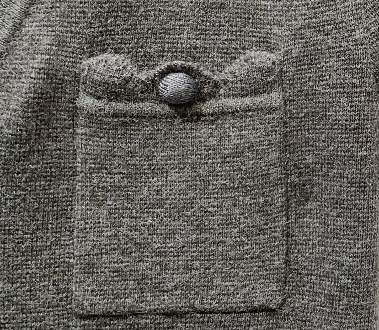 Women Knitted Dress V-neck Single Breasted Short-sleeved Slim Fit Midi Robe 2025 Autumn New
Women Knitted Dress V-neck Single Breasted Short-sleeved Slim Fit Midi Robe 2025 Autumn New