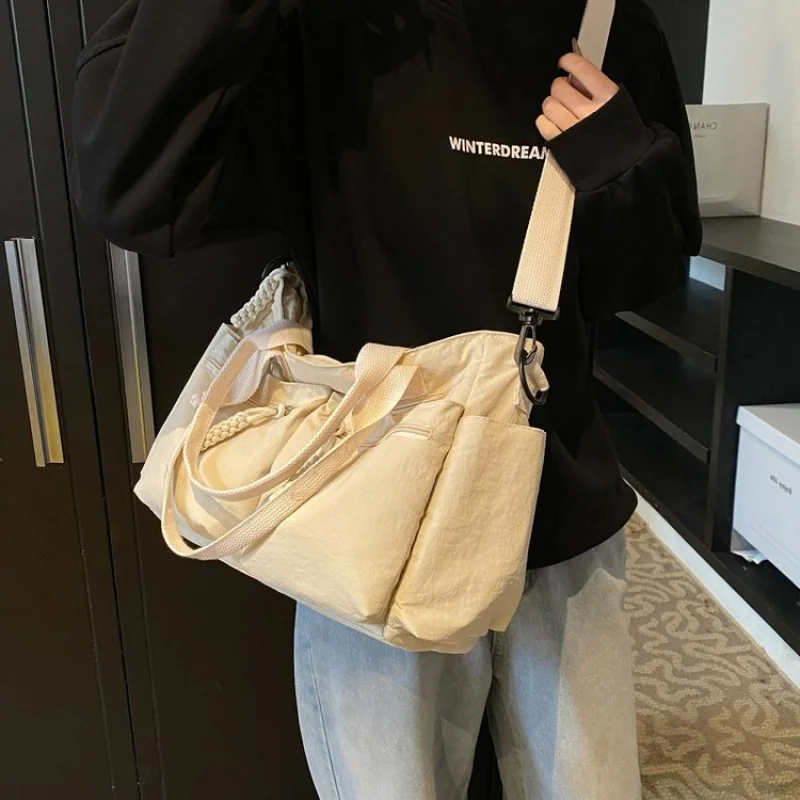 Modern Geometric Pattern Tote Bag Women's Leather Handbag Large Capacity Shopping Bag With Zip Closure & Pockets
Modern Geometric Pattern Tote Bag Women's Leather Handbag Large Capacity Shopping Bag With Zip Closure & Pockets