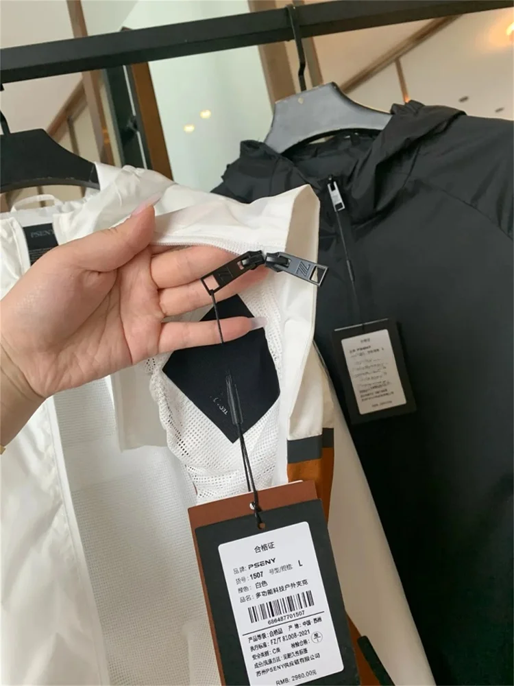 Italian Style Breathable Waterproof Sun-Protective Men's Hooded Jacket Lightweight Couple's Outerwear Spring Summer
Italian Style Breathable Waterproof Sun-Protective Men's Hooded Jacket Lightweight Couple's Outerwear Spring Summer
