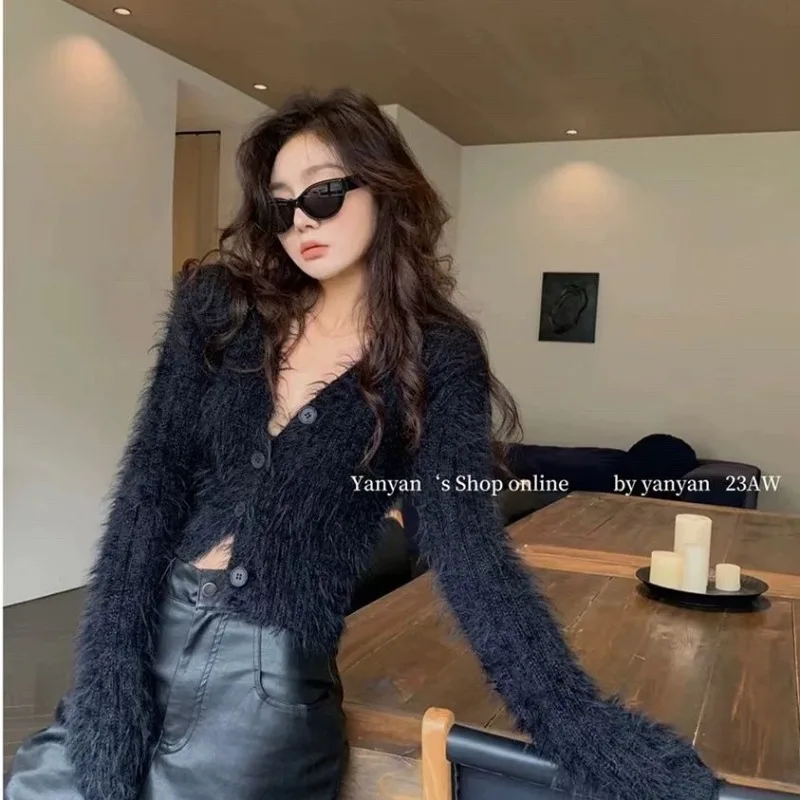 Shpmishal 2025 New Autumn Design Tailored Cut Single Breasted Sweater V-neck Simple Short Sleeved Cardigan Female Clothing
Shpmishal 2025 New Autumn Design Tailored Cut Single Breasted Sweater V-neck Simple Short Sleeved Cardigan Female Clothing
