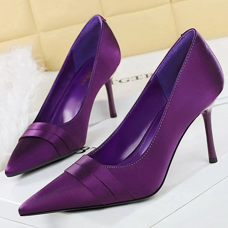 BIGTREE Shoes silks satins Women Pumps Fashion High Heels Sexy party shoes pointed tip pumps woman Stilettos 8 cm heels Lady
BIGTREE Shoes silks satins Women Pumps Fashion High Heels Sexy party shoes pointed tip pumps woman Stilettos 8 cm heels Lady