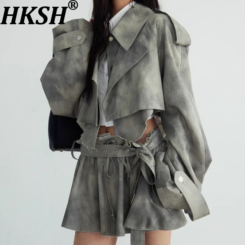 HKSH Spring Autumn New Women Short Jacket Turn-down Collar Irregular Hem Printed Trench Coat Pleated Mini Skirt Chic Ins HK12336
HKSH Spring Autumn New Women Short Jacket Turn-down Collar Irregular Hem Printed Trench Coat Pleated Mini Skirt Chic Ins HK12336