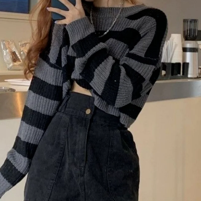 Korean Style Striped Cropped Knitted Sweater Women Vintage Printed O-neck Long Sleeve Jumper Y2K Tops Autumn Winter
Korean Style Striped Cropped Knitted Sweater Women Vintage Printed O-neck Long Sleeve Jumper Y2K Tops Autumn Winter
