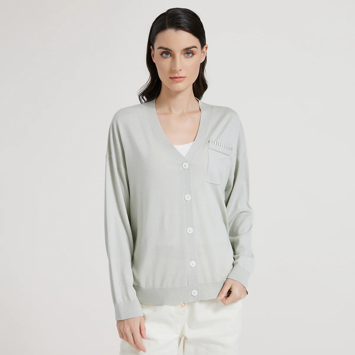 BC1079 BC1079 high-quality luxury women's V-neck long sleeved knitted cardigan spring 30% silk 70% wool sweater
BC1079 BC1079 high-quality luxury women's V-neck long sleeved knitted cardigan spring 30% silk 70% wool sweater