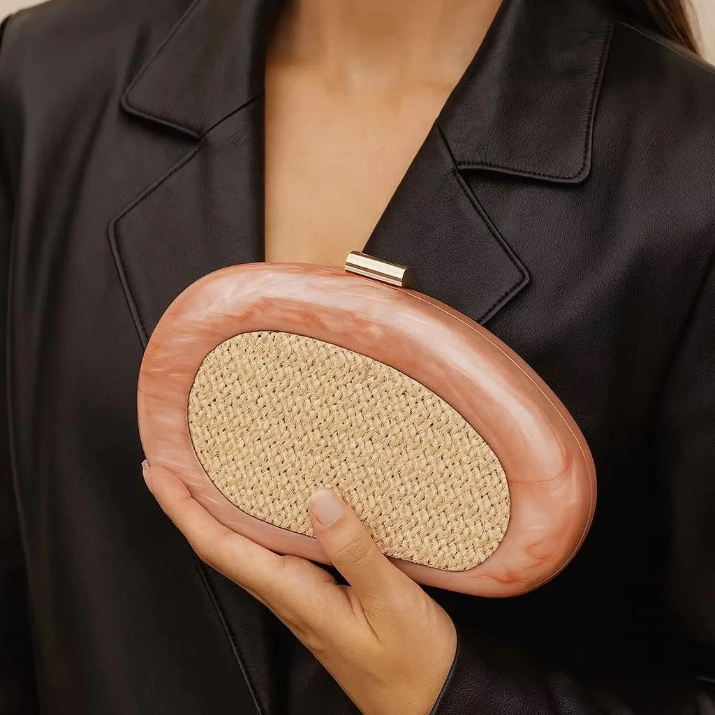 2026 Women's Shoulder/Crossbody Clutch Bag Unique Shell Acrylic Cotton Chain Strap Magnetic Clasp Dinner Bag Fashion Party Bag
2026 Women's Shoulder/Crossbody Clutch Bag Unique Shell Acrylic Cotton Chain Strap Magnetic Clasp Dinner Bag Fashion Party Bag