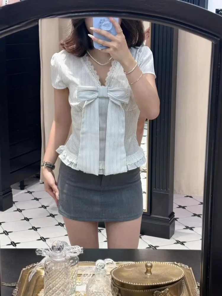 Shirts Women Plaid Bow Lace Patchwork Short Sleeve Elegant Fashion Vintage Crop Tops Ruffles Ladies Casual Blouse
Shirts Women Plaid Bow Lace Patchwork Short Sleeve Elegant Fashion Vintage Crop Tops Ruffles Ladies Casual Blouse