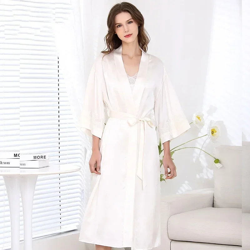 New Arrival Custom Lace Solid Color Luxury 100% Mulberry Silk Pajamas Comfortable Silk Sleeping Robe Set
New Arrival Custom Lace Solid Color Luxury 100% Mulberry Silk Pajamas Comfortable Silk Sleeping Robe Set