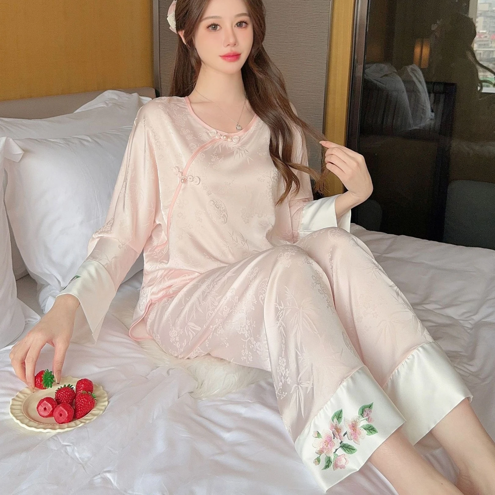 2PCS Pajamas Suit Ladies Spring Summer Satin Sleepwear Lingerie Set O-Neck Long Sleeve Top&Pant Nightwear Pijamas Home Clothes
2PCS Pajamas Suit Ladies Spring Summer Satin Sleepwear Lingerie Set O-Neck Long Sleeve Top&Pant Nightwear Pijamas Home Clothes