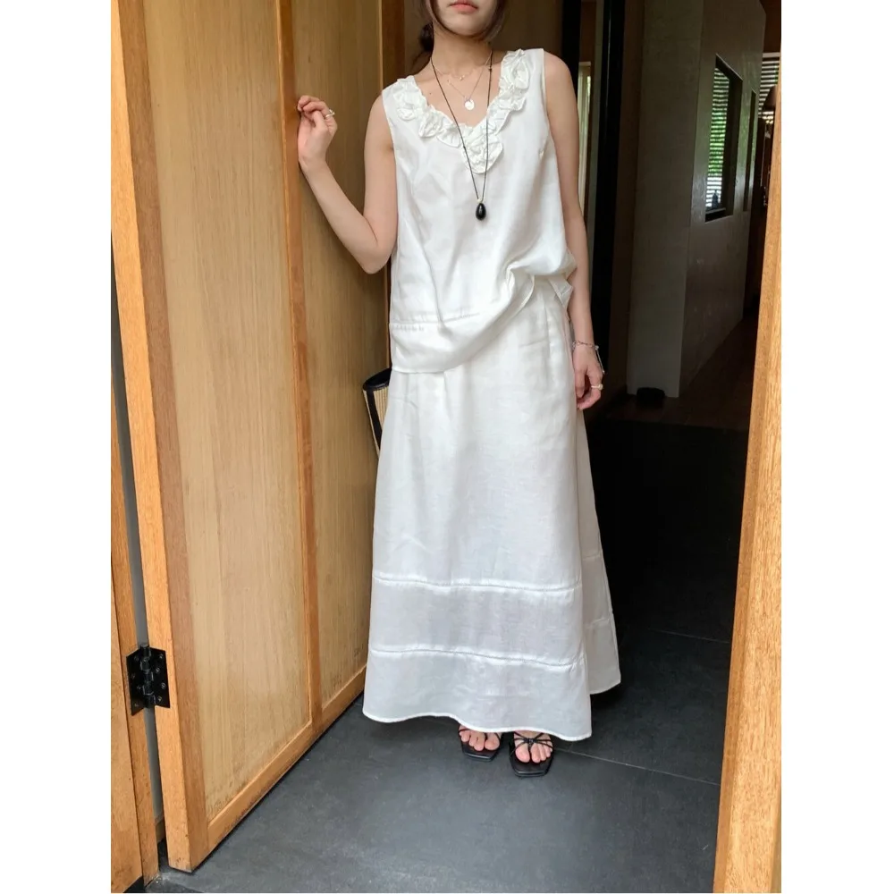 Korean Style V-Neck Floral Print Sleeveless Vest High Waist A-Line Skirt Two-Piece Set Fashionable Women's Ensemble Summer
Korean Style V-Neck Floral Print Sleeveless Vest High Waist A-Line Skirt Two-Piece Set Fashionable Women's Ensemble Summer