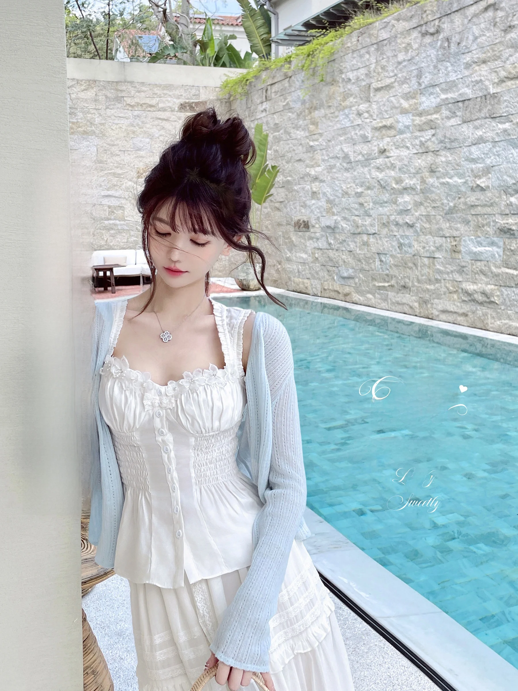 CrySweet Белый кружевной укороченный топ с застежкой на талии, жилет с 3D цветочным принтом, женская сумка оригинального дизайна...
CrySweet Белый кружевной укороченный топ с застежкой на талии, жилет с 3D цветочным принтом, женская сумка оригинального дизайна...