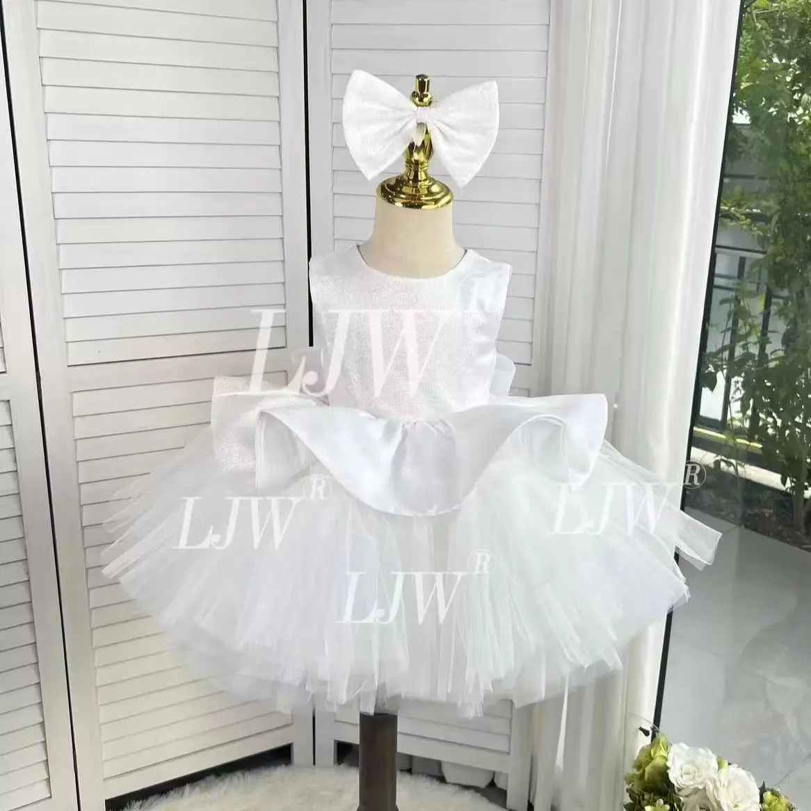 Dreams Elegant Infant Girls Solid White Shimmer Fabric Tutu Dress Sleeveless Giant Ruffle Bow Waist Tiered Tulle Skirt Christeni
Dreams Elegant Infant Girls Solid White Shimmer Fabric Tutu Dress Sleeveless Giant Ruffle Bow Waist Tiered Tulle Skirt Christeni