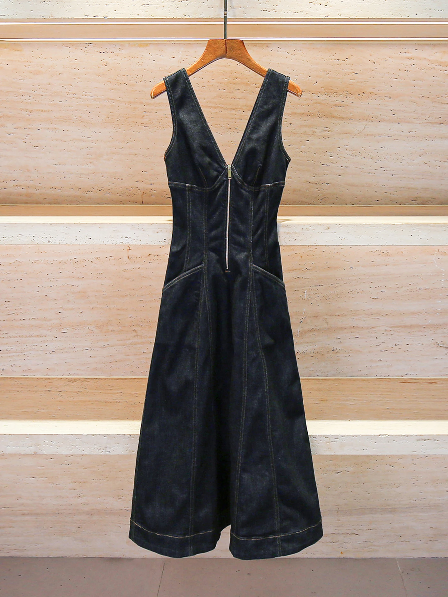 SP Home Summer High Waist V-Neck Denim Vest Dress Women's Hepburn Style A-Line Midi Dress Zipper Closure Color Block Skirt
SP Home Summer High Waist V-Neck Denim Vest Dress Women's Hepburn Style A-Line Midi Dress Zipper Closure Color Block Skirt