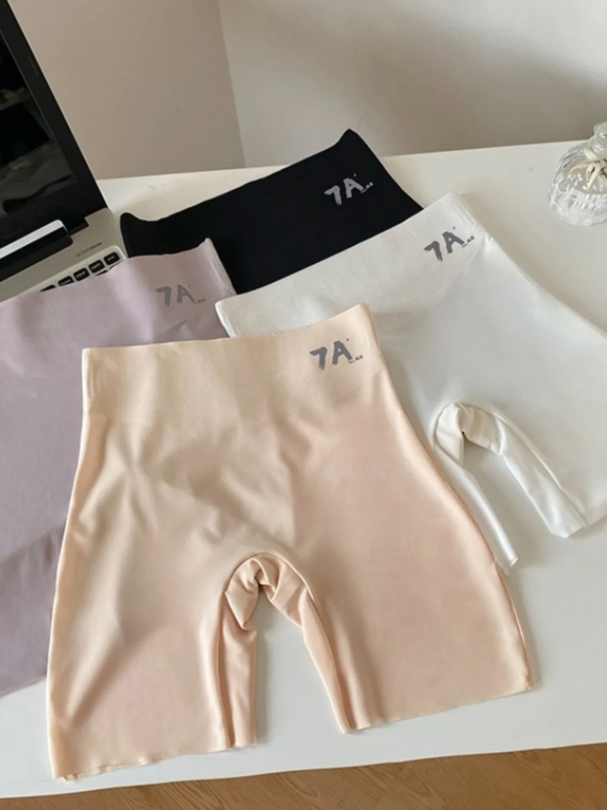 plus Size Women's Ice Silk Seamless Tummy Control Butt Lifting Bottoming Pants Thin Summer Fat MM Safety Pants Anti Exposure ...
plus Size Women's Ice Silk Seamless Tummy Control Butt Lifting Bottoming Pants Thin Summer Fat MM Safety Pants Anti Exposure ...