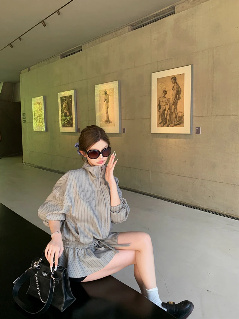 Kumikumi Casual Stripe Long Sleeve Drawstring Jacket Women's Loose Fit Stand Collar Mid-Length Top for Summer Leisure
Kumikumi Casual Stripe Long Sleeve Drawstring Jacket Women's Loose Fit Stand Collar Mid-Length Top for Summer Leisure