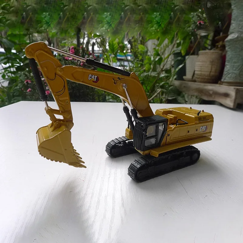 Diecast 1:87 Scale Alloy CAT 395 Excavator 85687 Car Model Finished Product Simulation Toy Collection Static Model Ornament
Diecast 1:87 Scale Alloy CAT 395 Excavator 85687 Car Model Finished Product Simulation Toy Collection Static Model Ornament