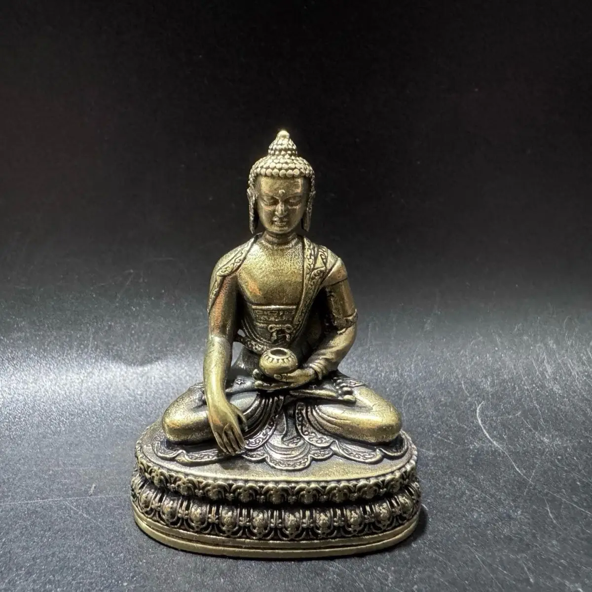Antique Bronze Apothecary Buddha Medicine King Bodhisattva Buddha Statue Buddha Supplies Home Decoration Ornaments Jewelry for S
Antique Bronze Apothecary Buddha Medicine King Bodhisattva Buddha Statue Buddha Supplies Home Decoration Ornaments Jewelry for S