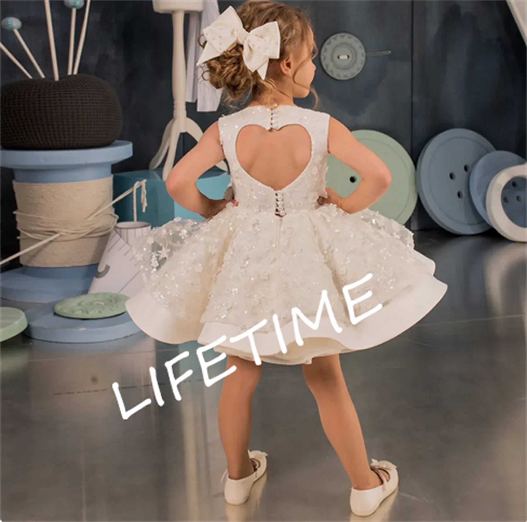 A-Line Boat Neck Flower Girl Dresses 2023 Wedding Party Dress Bow Belt Sequined Above Knee Girl Princess Gowns Sleeveless
A-Line Boat Neck Flower Girl Dresses 2023 Wedding Party Dress Bow Belt Sequined Above Knee Girl Princess Gowns Sleeveless