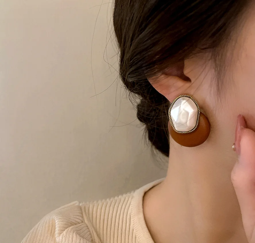Серебряная игла S925 в стиле ретро, кожа с жемчугом, уникальная модель из сплава, женские модные украшения
Серебряная игла S925 в стиле ретро, кожа с жемчугом, уникальная модель из сплава, женские модные украшения