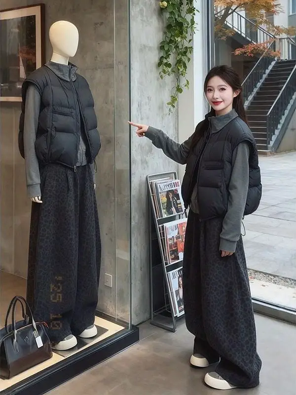 Slimming Effect Bla Zipper round Ne Svel Vest Women's Winter New Design Loose Korean Sle High End Outerwear
Slimming Effect Bla Zipper round Ne Svel Vest Women's Winter New Design Loose Korean Sle High End Outerwear