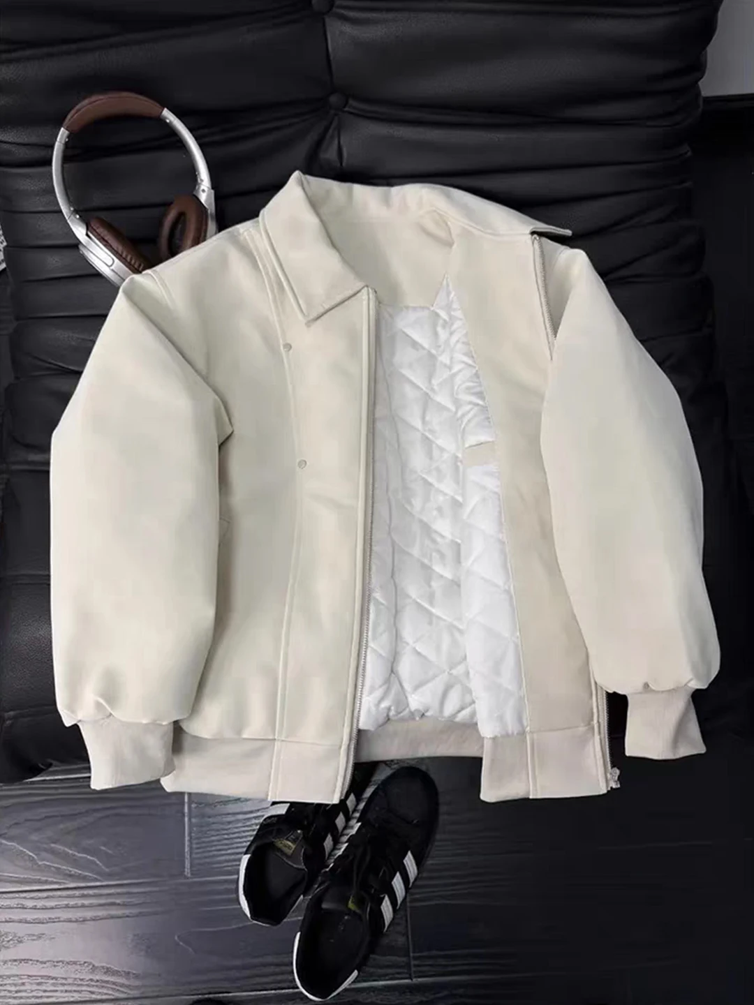 Утепленная американская мотоциклетная кожаная куртка-пальто для мужчин, зимняя, приталенная, с высоким уровнем комфорта, для мотоциклистов
Утепленная американская мотоциклетная кожаная куртка-пальто для мужчин, зимняя, приталенная, с высоким уровнем комфорта, для мотоциклистов