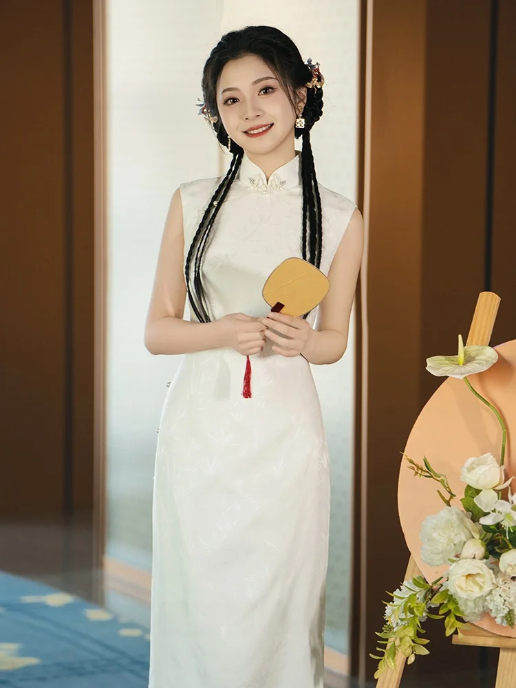 Elegant New Chinese Style Qipao Women's Wedding Dress High Collar Engagement Ceremony Beautiful Long Skirt Traditional Chines...
Elegant New Chinese Style Qipao Women's Wedding Dress High Collar Engagement Ceremony Beautiful Long Skirt Traditional Chines...