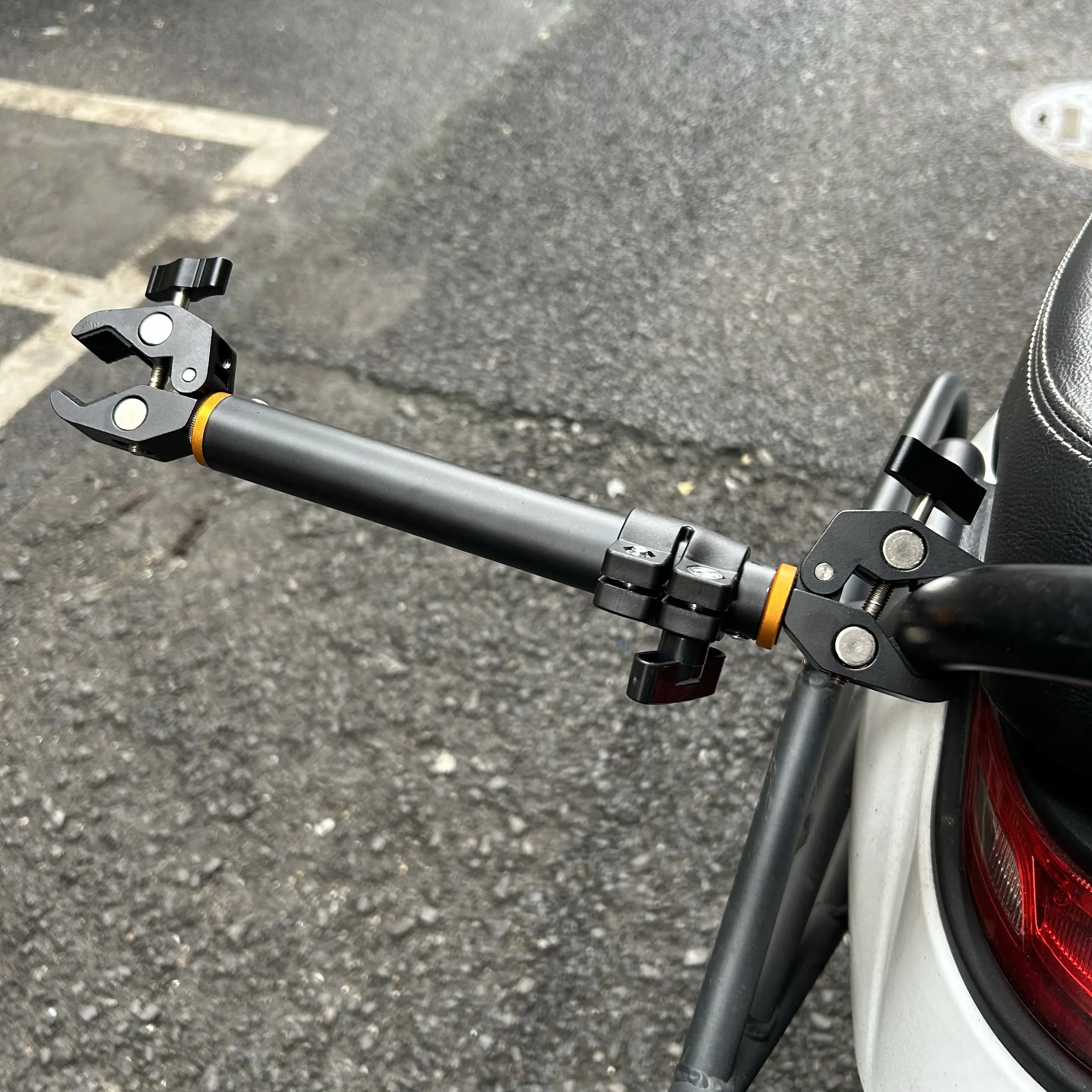Double-headed metal crab claws motorcycle riding selfie stick mobile phone holder support frame camera telescopic equipment
Double-headed metal crab claws motorcycle riding selfie stick mobile phone holder support frame camera telescopic equipment