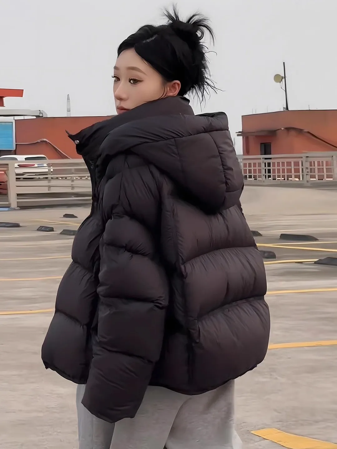 Loose Women's Puffer Jacket Black Bread Style Duck down Coat Casual Winter Warm Windproof Long Sleeve Zipper Closure Short Le...
Loose Women's Puffer Jacket Black Bread Style Duck down Coat Casual Winter Warm Windproof Long Sleeve Zipper Closure Short Le...