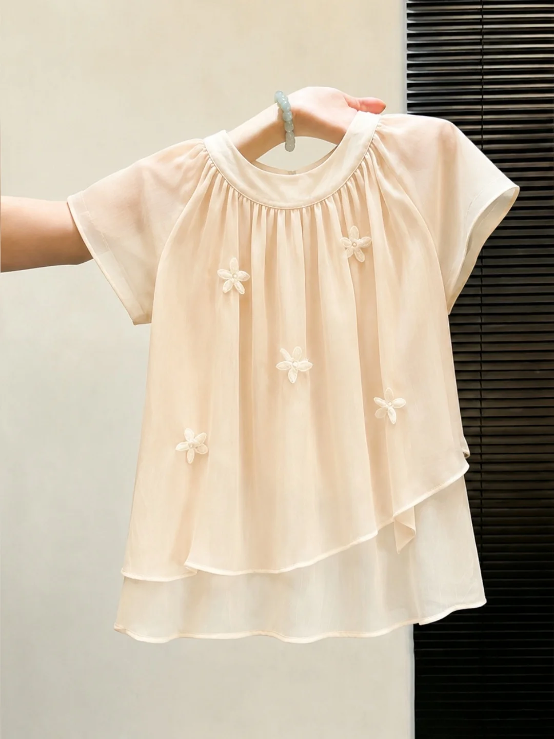 Elegant Design Casual Cotton Shirt Summer New Style Simple Match Short Sleeve round Neck Women's Top Comfortable Korean Version
Elegant Design Casual Cotton Shirt Summer New Style Simple Match Short Sleeve round Neck Women's Top Comfortable Korean Version