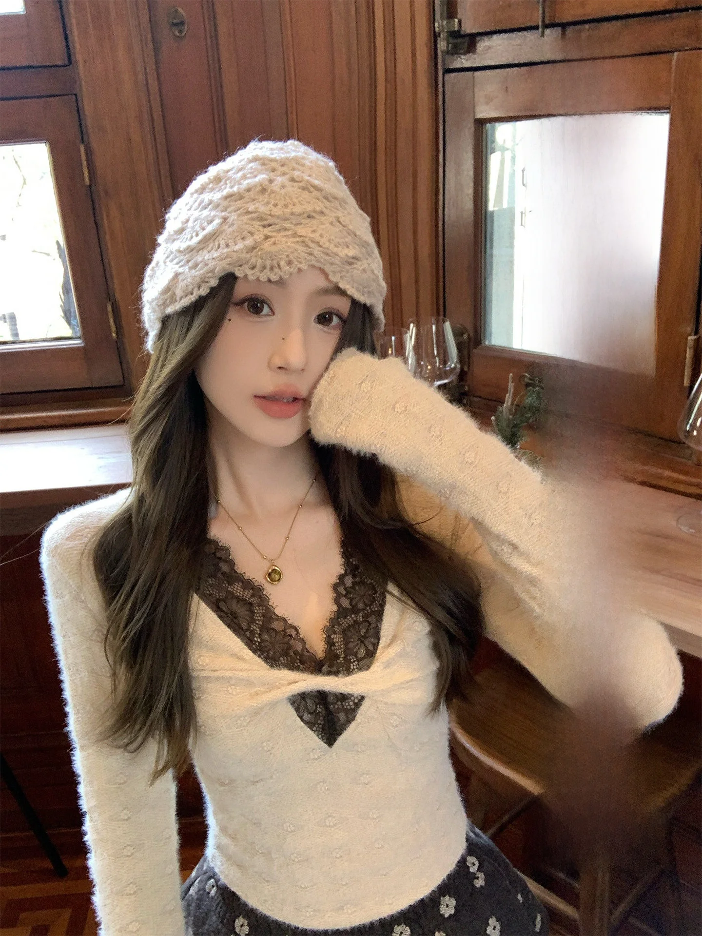 Elegant Lace Dream 2026 Spring Summer New Women's Color Block Slim Fit Top Knot Base Layer Lace Shirt Long Sleeve V-neck
Elegant Lace Dream 2026 Spring Summer New Women's Color Block Slim Fit Top Knot Base Layer Lace Shirt Long Sleeve V-neck