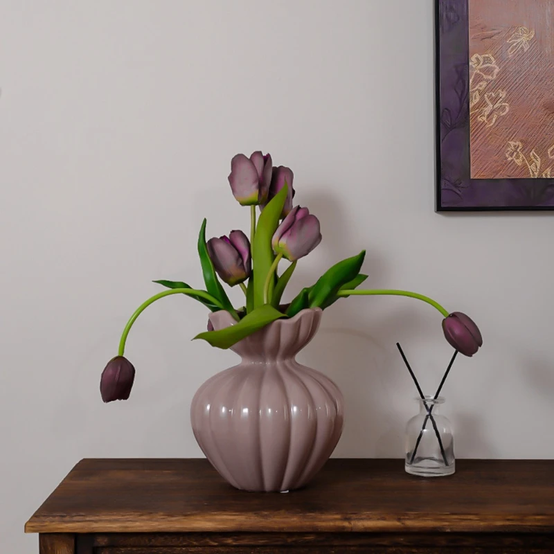 Nordic Ins Wind Flower Petal Vase Ceramic Ornament Living Room Bedroom Desktop Hydroponic Flower Art Utensils vase decoration
Nordic Ins Wind Flower Petal Vase Ceramic Ornament Living Room Bedroom Desktop Hydroponic Flower Art Utensils vase decoration