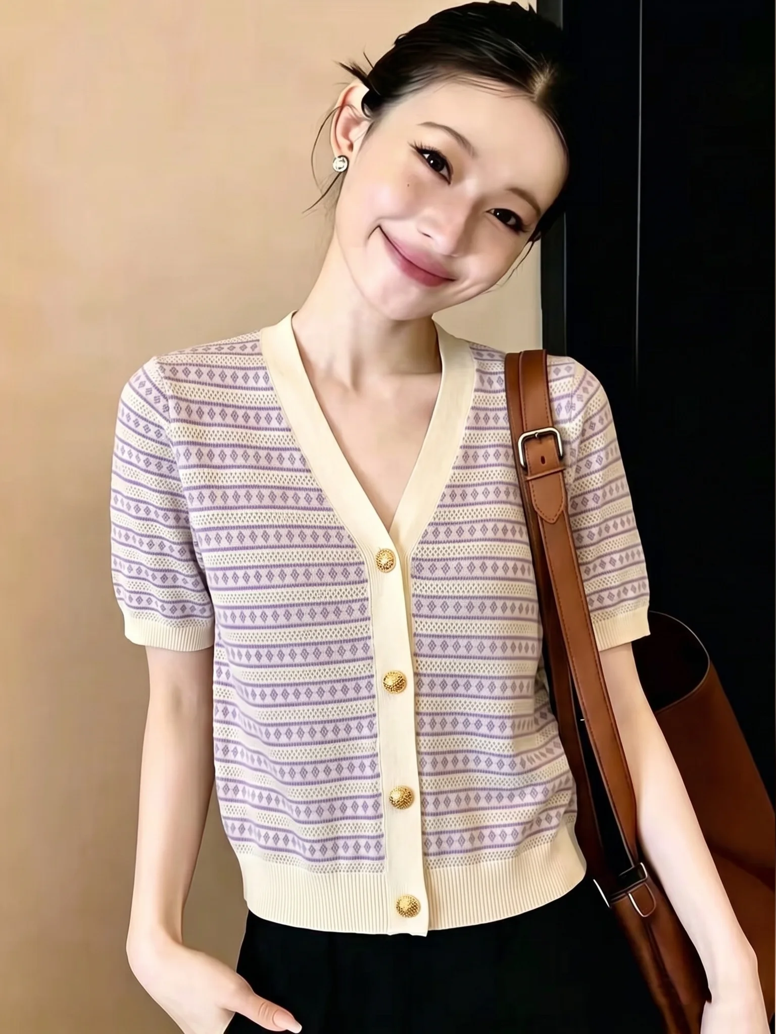 Chic V-Neck Knitwear Casual Slimming Striped Top Trendy Summer Women's Fashionable Small Shirt Color Block Summer Top
Chic V-Neck Knitwear Casual Slimming Striped Top Trendy Summer Women's Fashionable Small Shirt Color Block Summer Top