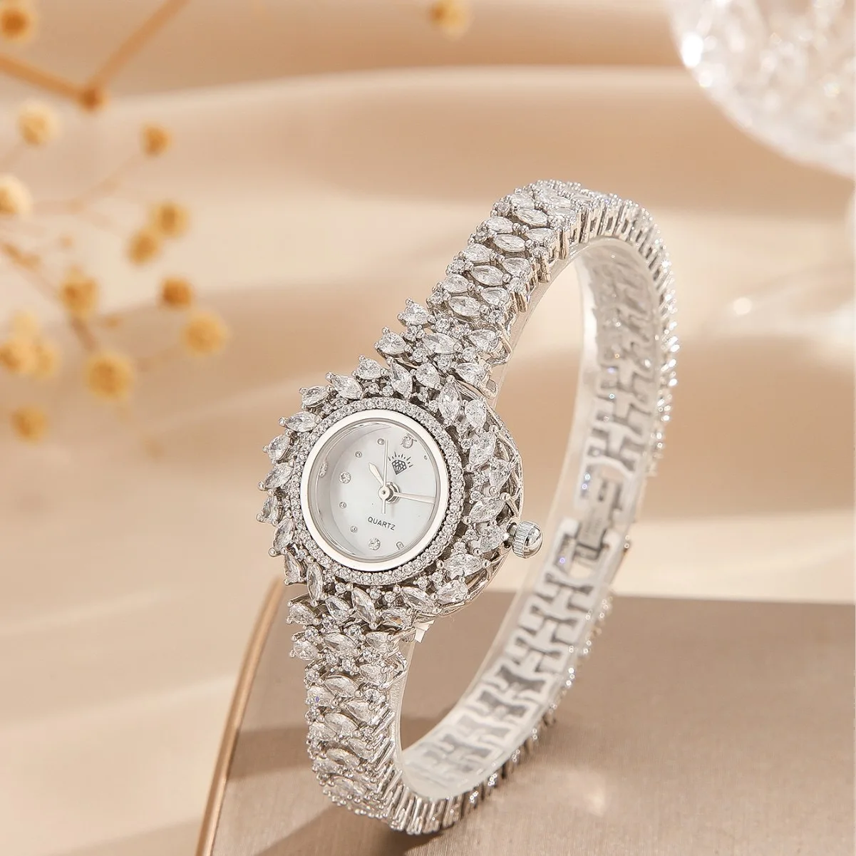 EYER Luxury Elegant Fashion Simple Design Geometric Bracelet Bangle Watch For Women Wedding Party Daily Jewelry Watch
EYER Luxury Elegant Fashion Simple Design Geometric Bracelet Bangle Watch For Women Wedding Party Daily Jewelry Watch