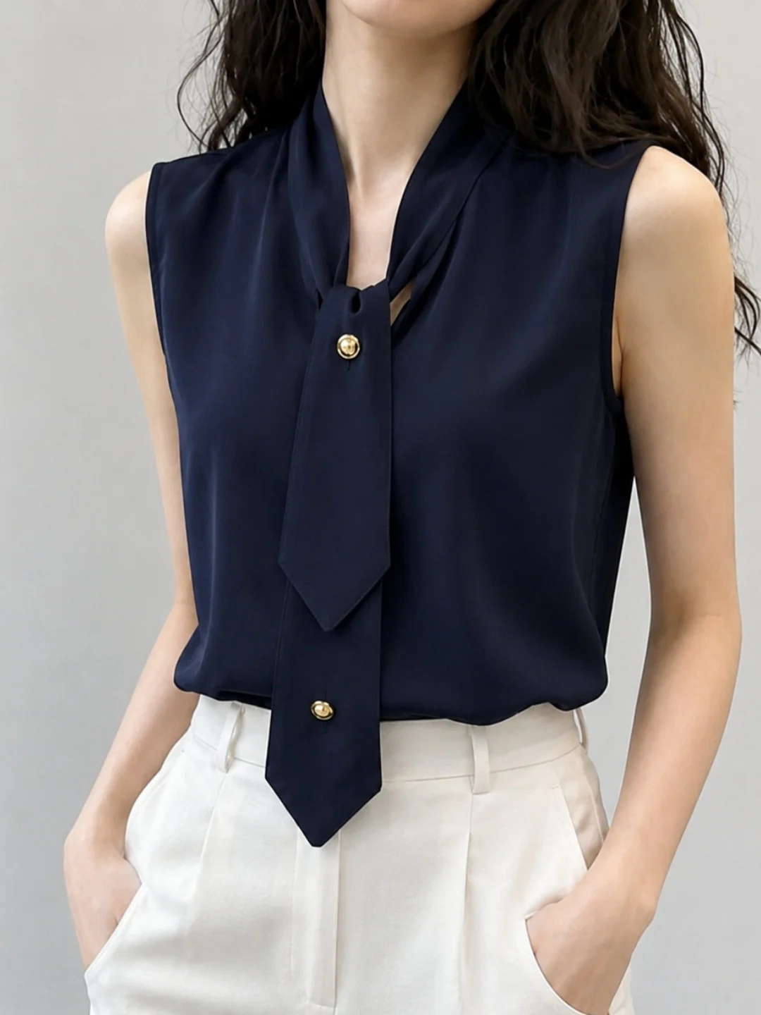 Stylish V-Neck Sash Design Sleeveless Vest Commute Fashionable Women's Top Elegant Versatile Summer Straight Cut plus Size
Stylish V-Neck Sash Design Sleeveless Vest Commute Fashionable Women's Top Elegant Versatile Summer Straight Cut plus Size