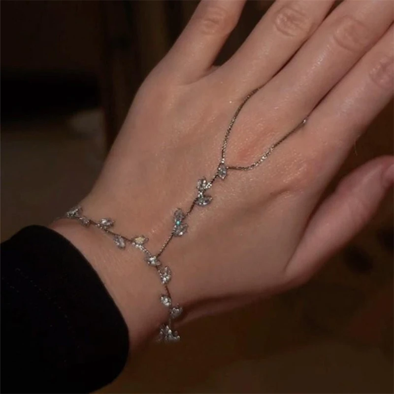 Ins Fashion Crystal Leaf Design Chain Bracelet for Women Personalized Charm Bracelet European and American Jewelry Accessories
Ins Fashion Crystal Leaf Design Chain Bracelet for Women Personalized Charm Bracelet European and American Jewelry Accessories