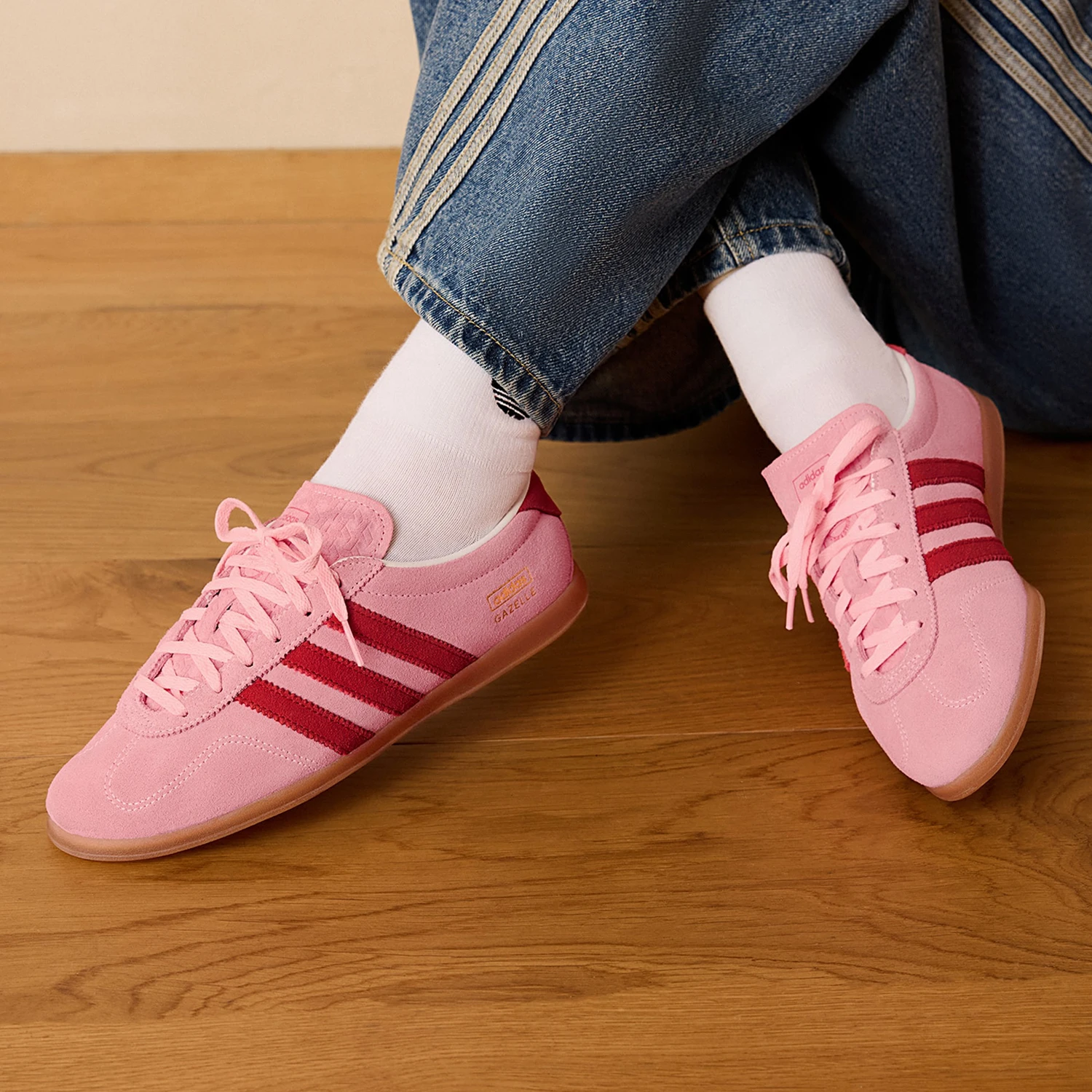 Adidas genuine clover women's wear-resistant sports board shoes, German training shoes IH6945
Adidas genuine clover women's wear-resistant sports board shoes, German training shoes IH6945
