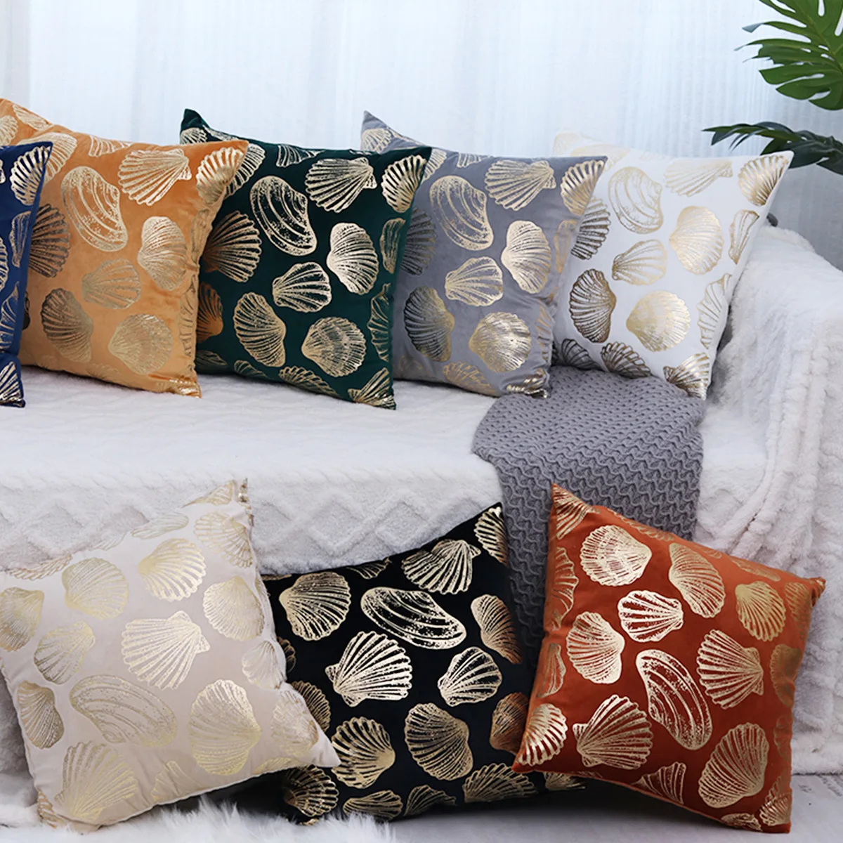 Nordic style multi-color shell bronzing square throw pillow fashionable simple soft comfortable cushion waist pillow pillow cove
Nordic style multi-color shell bronzing square throw pillow fashionable simple soft comfortable cushion waist pillow pillow cove