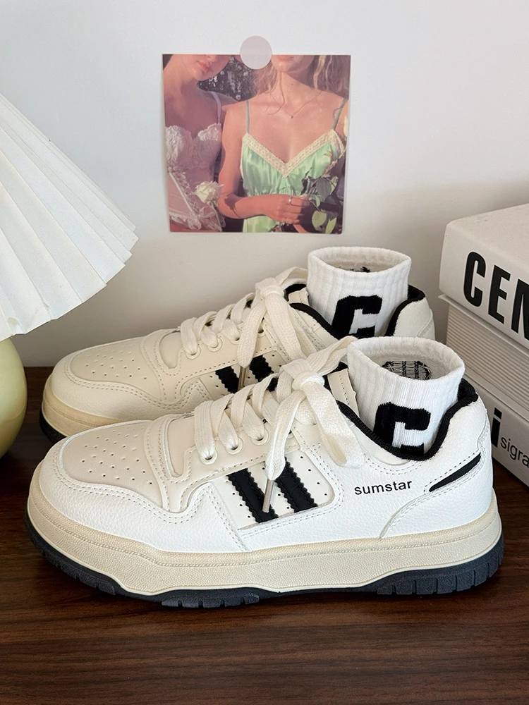 Ретро-универсальные спортивные кроссовки женские 2026, новинка весны, студенческие, белые, повседневные, для отдыха
Ретро-универсальные спортивные кроссовки женские 2026, новинка весны, студенческие, белые, повседневные, для отдыха