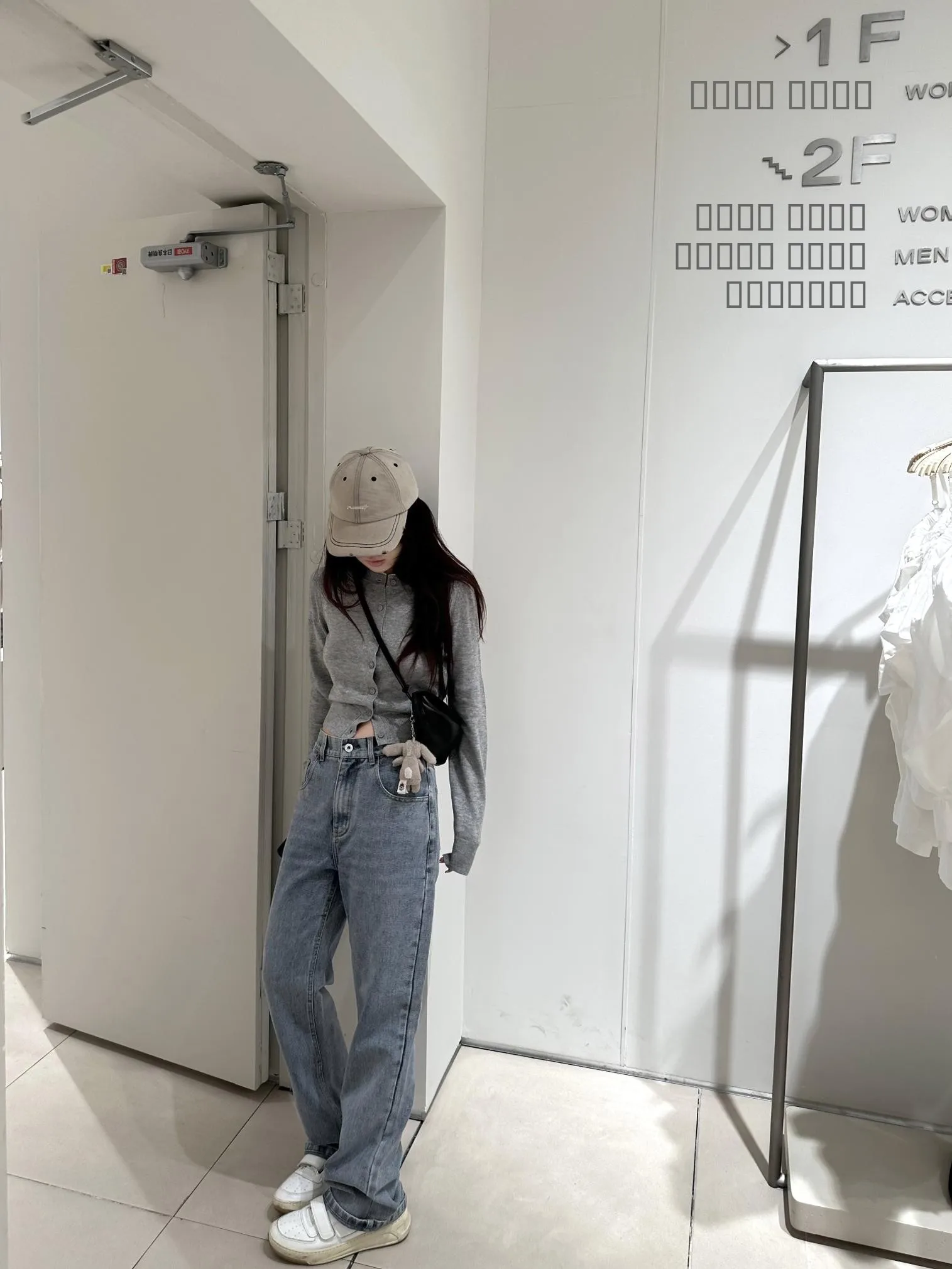 Классические свободные прямые женские джинсы в стиле ретро из осенней коллекции, удобные, синие, с завышенной талией, из денима
Классические свободные прямые женские джинсы в стиле ретро из осенней коллекции, удобные, синие, с завышенной талией, из денима