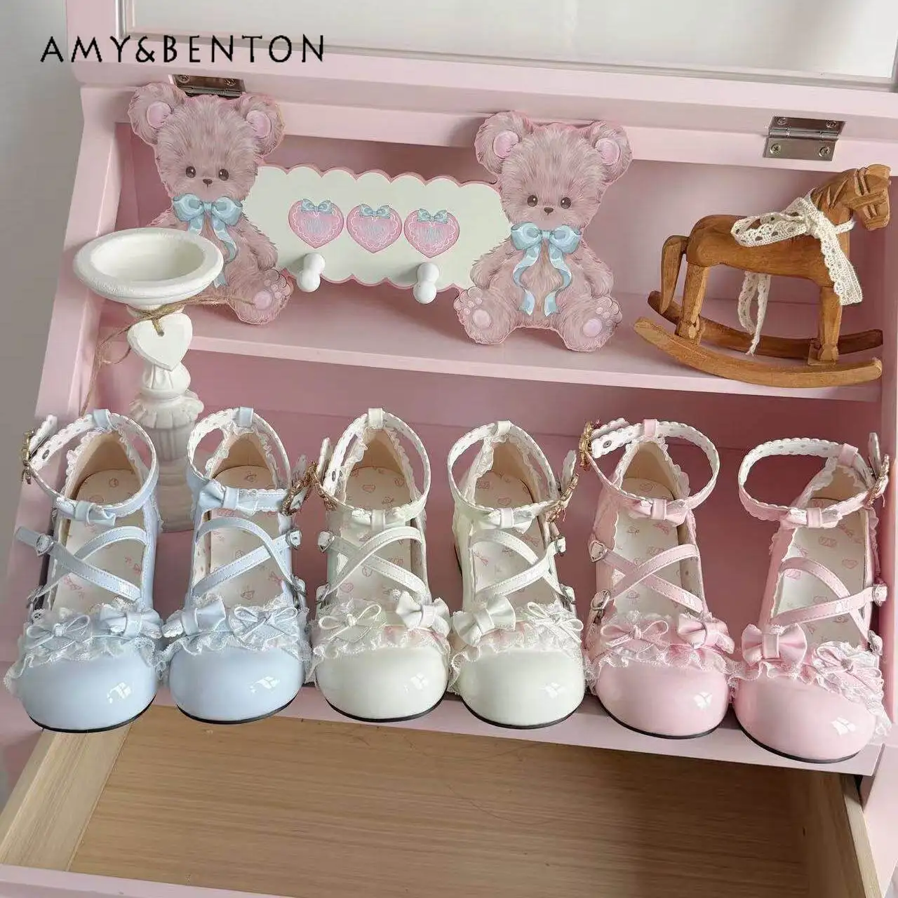 Teens Girls 2026 New Summer Sweet Lolita Leather Shoes Big Kids Cute Round-toe Thick Heel Versatile Shoes with Lace Trim Bows
Teens Girls 2026 New Summer Sweet Lolita Leather Shoes Big Kids Cute Round-toe Thick Heel Versatile Shoes with Lace Trim Bows