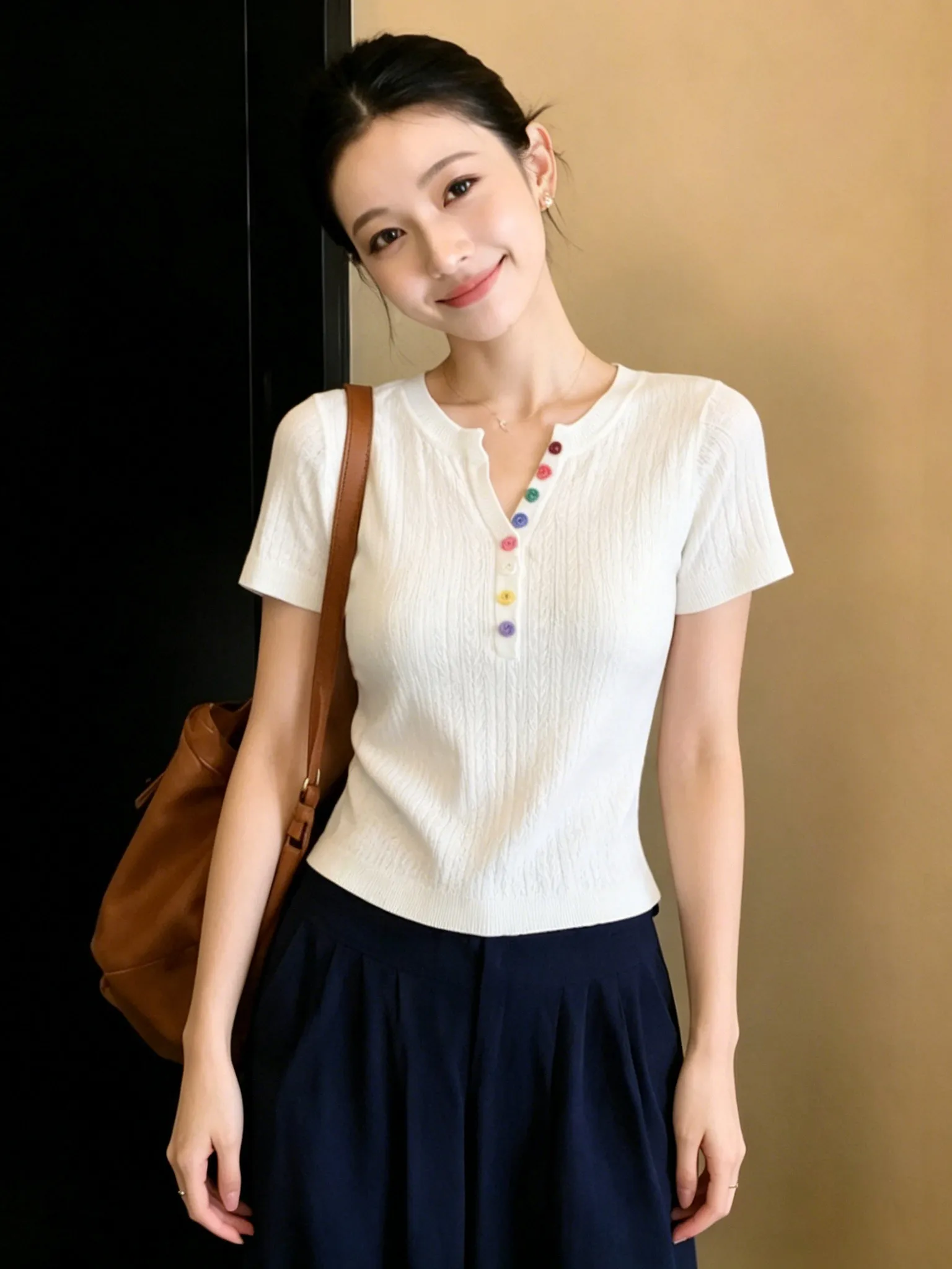 Korean Style Soft Button Short Sleeve Knitted T-Shirt Women's Spring Summer Design Sensation Youthful Top
Korean Style Soft Button Short Sleeve Knitted T-Shirt Women's Spring Summer Design Sensation Youthful Top