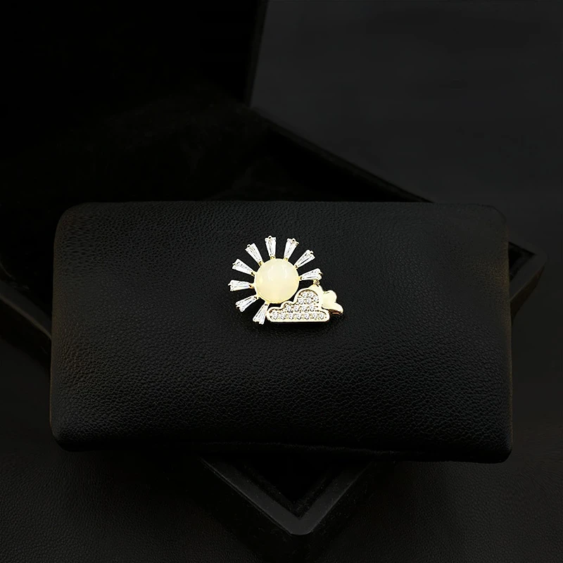 Cute Japanese Style Cloudy to Sunny Brooch Suit Accessories Elegant Pin Fixed Clothes Anti-Exposure Buckle Collar Pins Jewelry
Cute Japanese Style Cloudy to Sunny Brooch Suit Accessories Elegant Pin Fixed Clothes Anti-Exposure Buckle Collar Pins Jewelry