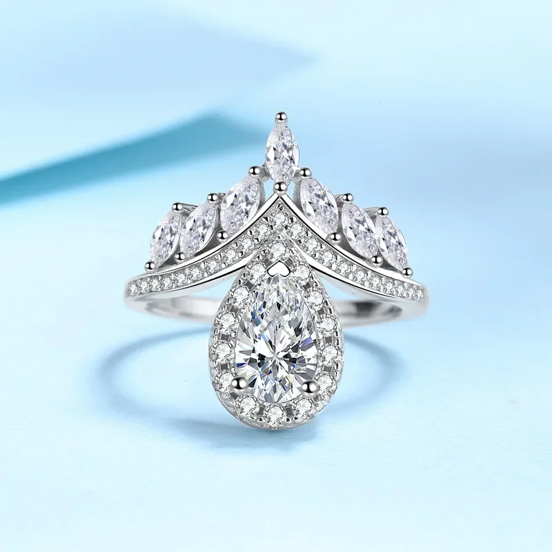 Retro Luxury 1Carat Moissanite Rings for Women, Sparkling Platinum Pt950 Princess Wedding Diamond Ring Fine Jewelry Gift
Retro Luxury 1Carat Moissanite Rings for Women, Sparkling Platinum Pt950 Princess Wedding Diamond Ring Fine Jewelry Gift