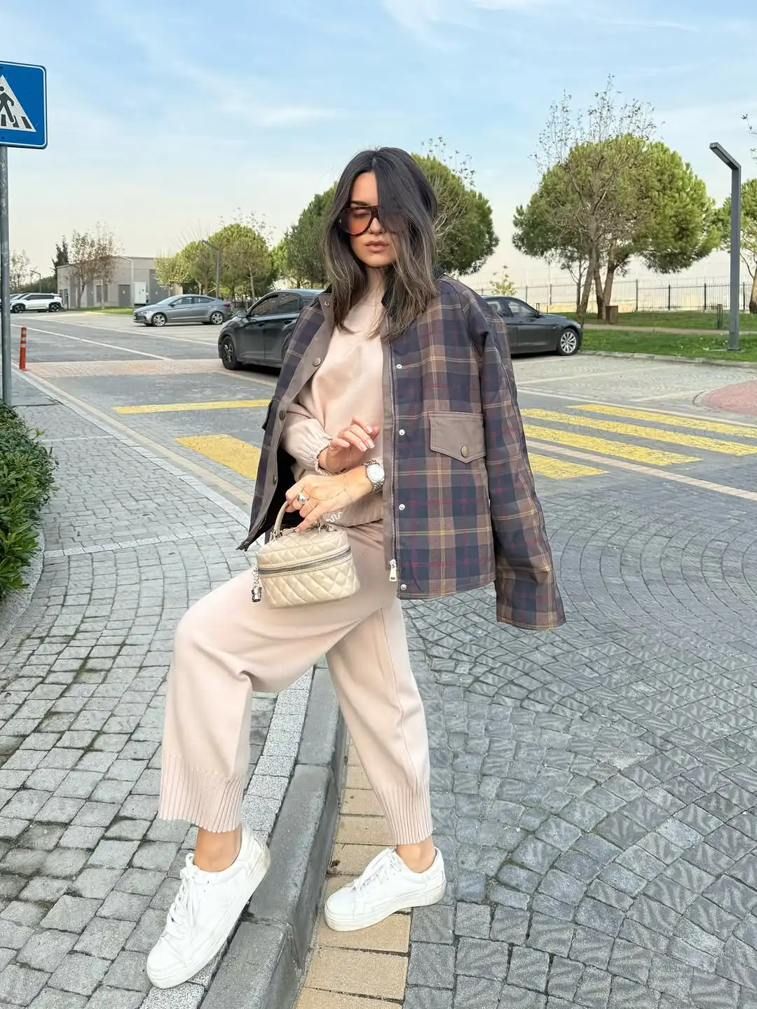 Стильная женская куртка с лацканами в стиле пэчворк и клетку, модная повседневная верхняя одежда с длинными рукавами на одной пуговице, новинка 2026 года
Стильная женская куртка с лацканами в стиле пэчворк и клетку, модная повседневная верхняя одежда с длинными рукавами на одной пуговице, новинка 2026 года